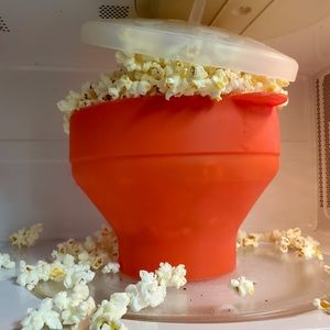 Microwave Silicone Corn Popper with Lid (New)
